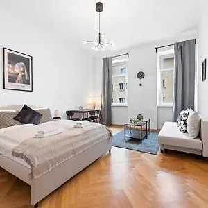 Cozy In 16th District Appartamento