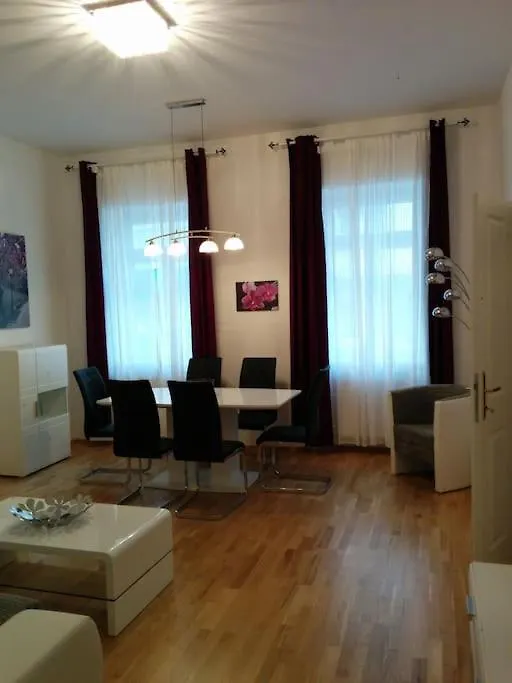 Central Apartment Vienna City Center 0*,